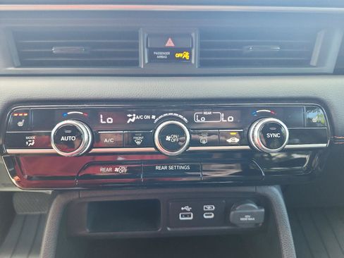 Used 2025 Honda Pilot Sport image 14