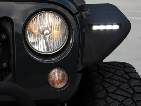 Used 2017 Jeep Wrangler Sport S AWD/4WD image 44