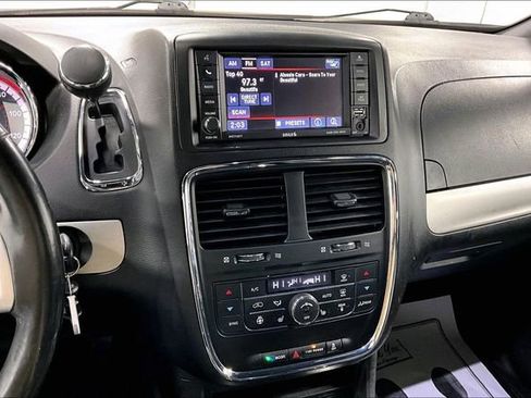 Used 2019 Dodge Grand Caravan GT image 4