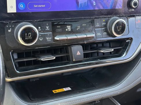 Used 2023 Toyota Highlander XLE FWD image 10