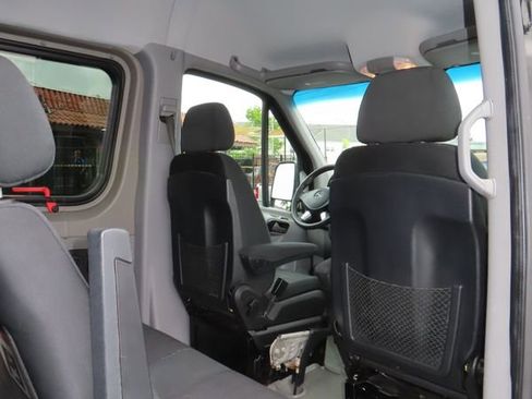 Used 2018 Mercedes-Benz Sprinter 2500 image 32