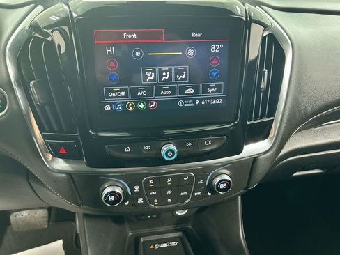 Used 2023 Chevrolet Traverse LT image 16