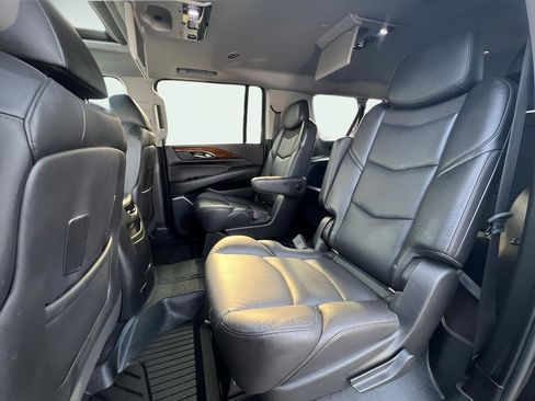 Used 2020 Cadillac Escalade ESV Premium Luxury image 19