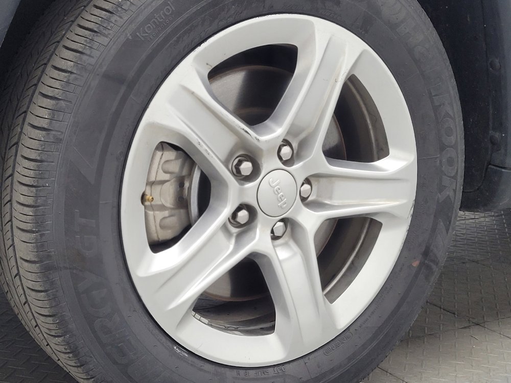 Used 2023 Jeep Compass Latitude AWD/4WD image 31