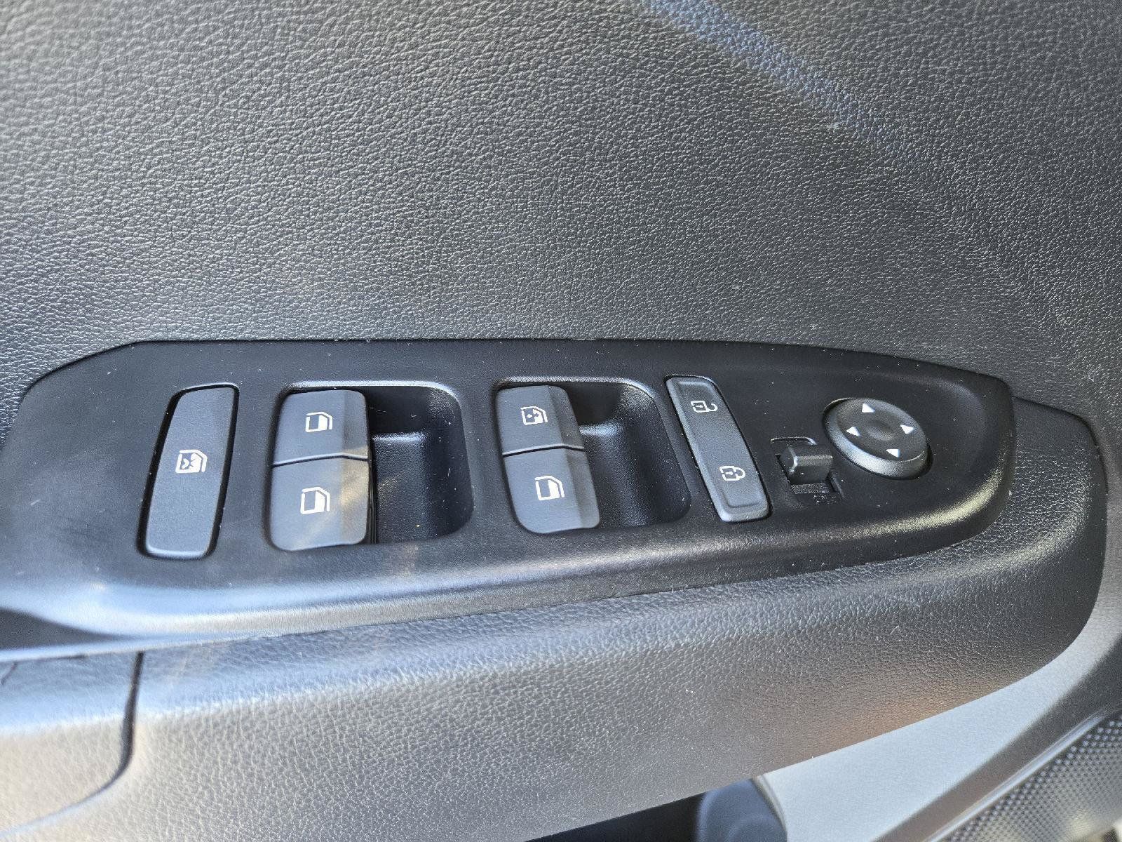 Used 2023 Hyundai Venue SEL FWD image 13