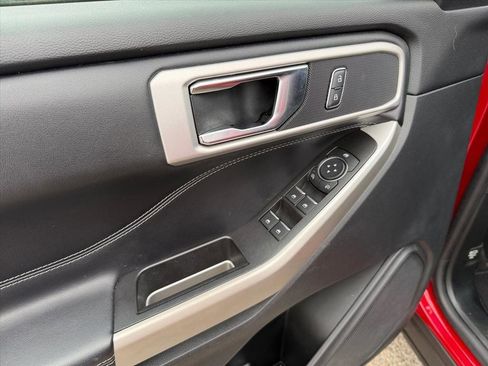 Used 2021 Ford Explorer XLT w/ Equipment Group 202A image 12