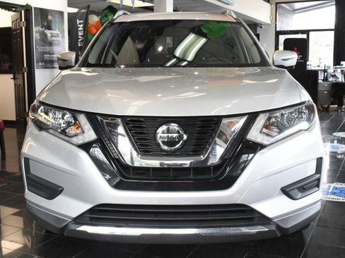 Used 2018 Nissan Rogue SV w/ Premium Package AWD/4WD image 2