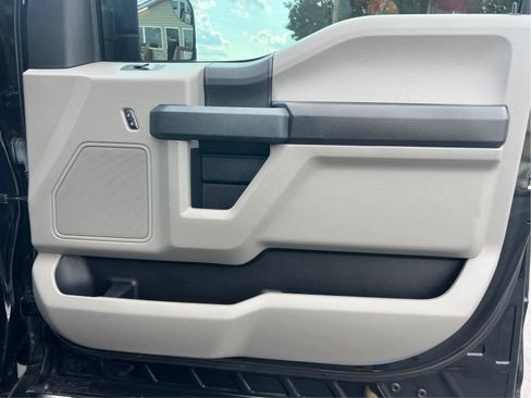 Used 2018 Ford F150 XL w/ Equipment Group 101A Mid AWD/4WD image 14