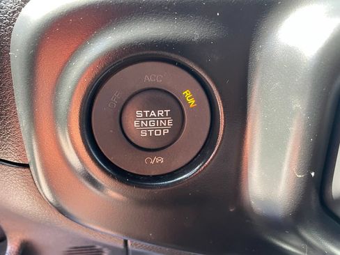 Used 2022 Jeep Wrangler Unlimited Sahara w/ Cold Weather Group AWD/4WD image 8