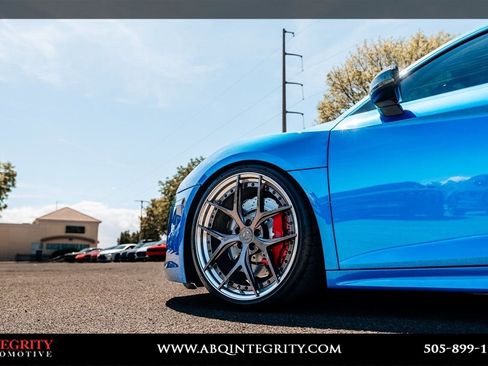 Used 2017 Audi R8 V10 w/ Carbon Exterior Package image 17