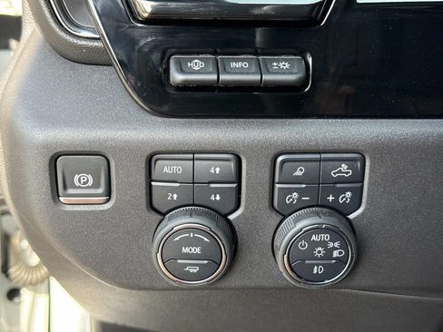 Used 2024 Chevrolet Silverado 1500 ZR2 w/ Technology Package AWD/4WD image 31