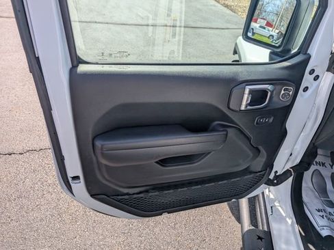 Used 2022 Jeep Gladiator Sport image 13