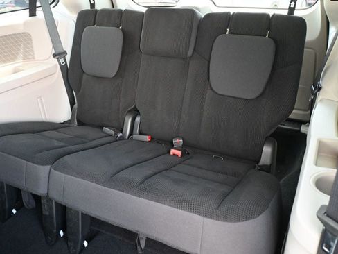 Used 2018 Dodge Grand Caravan SE w/ UConnect Hands-Free Group FWD image 17
