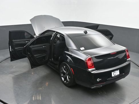 Used 2022 Chrysler 300 Touring w/ Sport Appearance Package RWD image 60