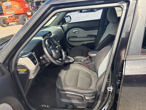 Used 2015 Kia Soul + FWD image 15