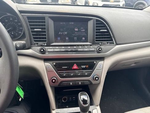 Used 2017 Hyundai Elantra SE FWD image 22
