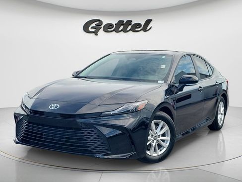 Used 2025 Toyota Camry LE FWD image 1