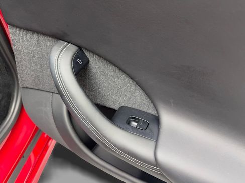 Used 2022 Tesla Model S Base image 42