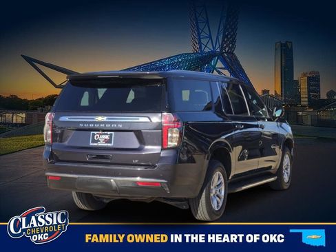 Used 2023 Chevrolet Suburban LT image 7