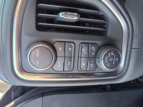 Used 2020 Chevrolet Silverado 1500 High Country w/ Technology Package image 28