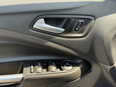 Used 2017 Ford Escape SE FWD image 17