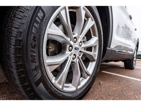 Used 2024 Ford Explorer Limited image 9