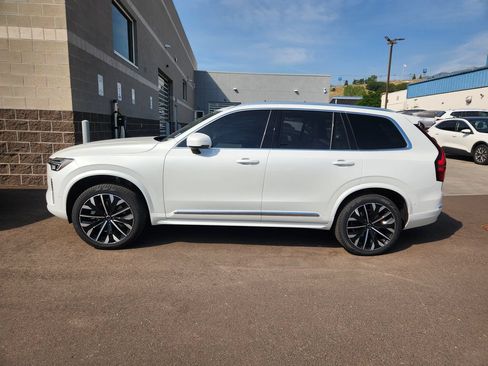 Used 2025 Volvo XC90 B5 Plus w/ Protection Package Premier AWD/4WD image 7