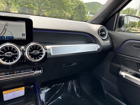 New 2025 Mercedes-Benz GLB 250 4MATIC image 28
