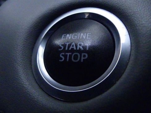 Used 2021 Toyota Highlander XLE AWD/4WD image 18