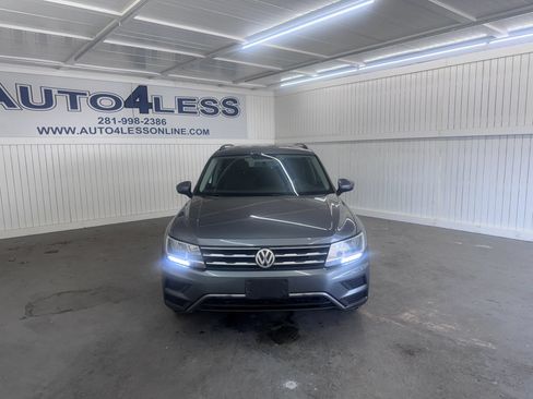 Used 2019 Volkswagen Tiguan S w/ Driver Assistance Package FWD image 2
