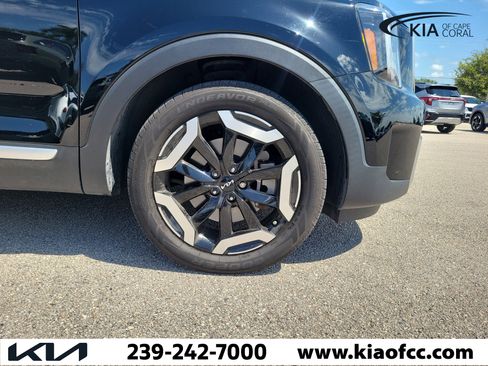 Certified 2024 Kia Telluride EX w/ EX Captain's Chair Package FWD image 7