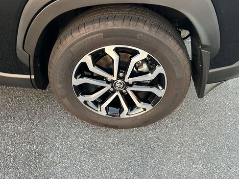 Used 2025 Toyota Corolla Cross AWD Hybrid image 37
