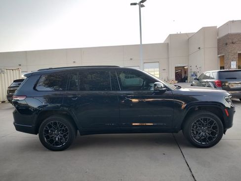 Used 2023 Jeep Grand Cherokee L Summit AWD/4WD image 2