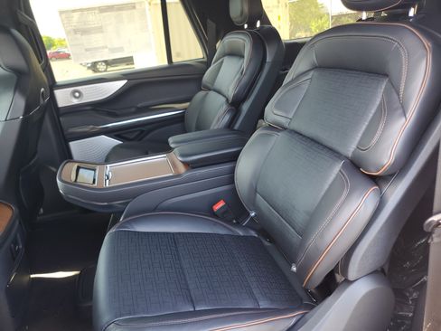 New 2026 Lincoln Navigator L Black Label AWD/4WD image 30