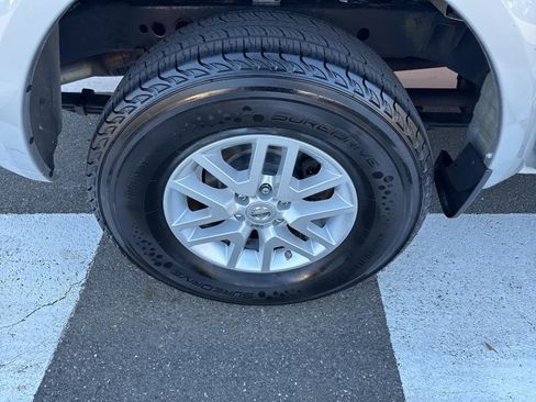 Used 2018 Nissan Frontier SV image 16