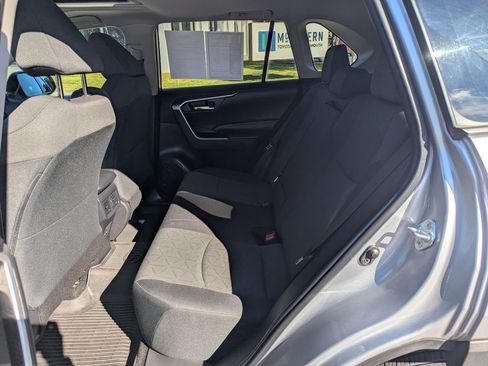 Used 2024 Toyota RAV4 XLE w/ Convenience Package AWD/4WD image 18