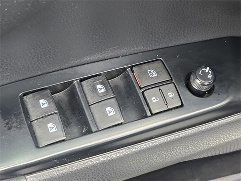 Used 2019 Toyota Camry SE image 17