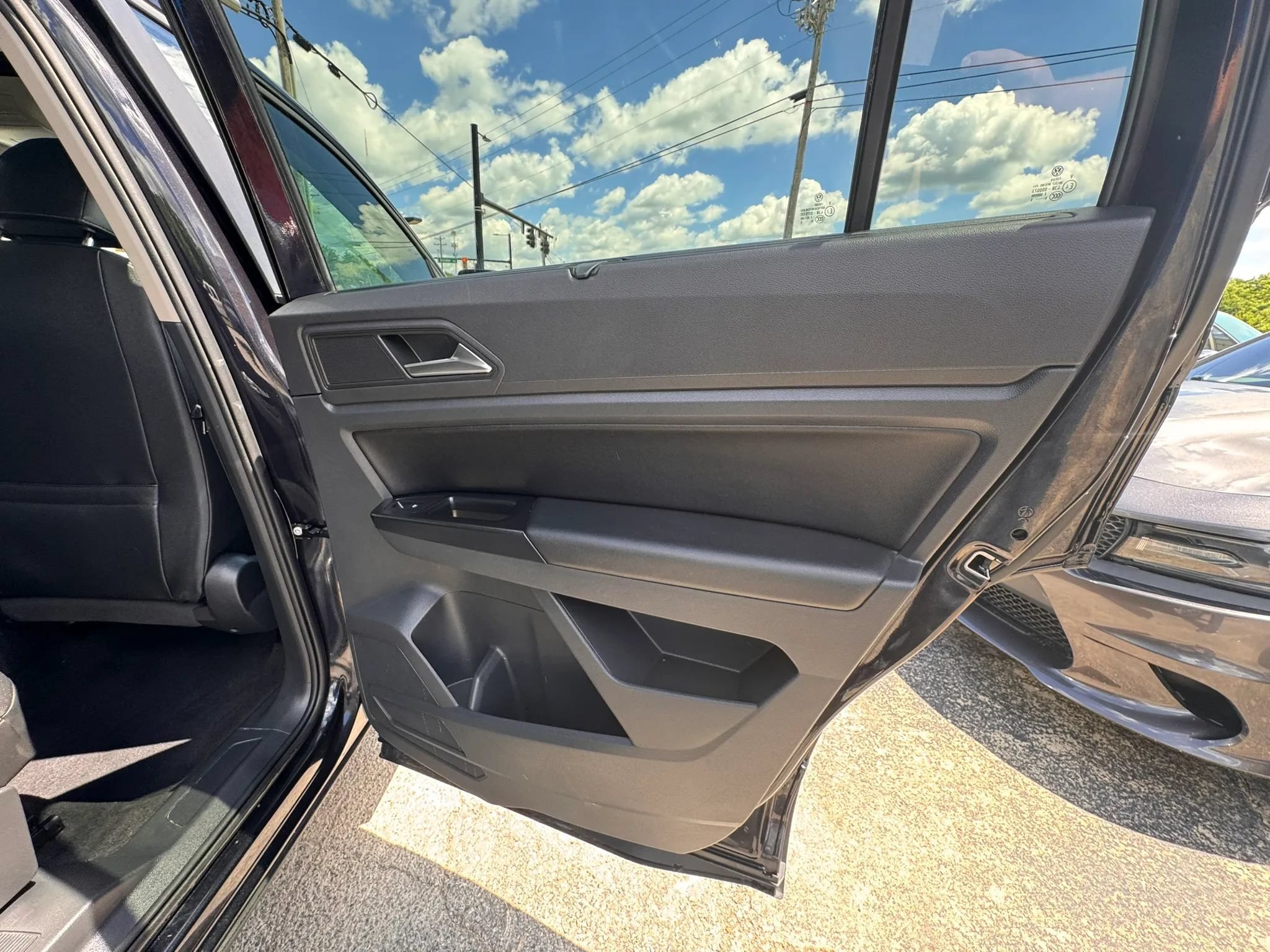 Used 2020 Volkswagen Atlas SE w/ Panoramic Sunroof Package FWD image 23
