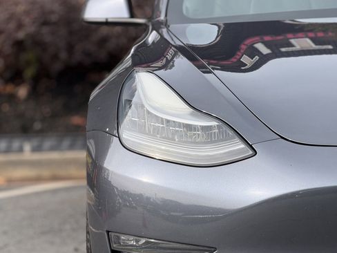 Used 2021 Tesla Model 3 Performance image 4