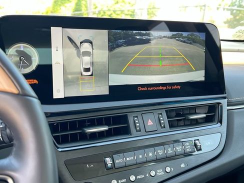 Certified 2024 Lexus ES 300h w/ Technology Package FWD image 16