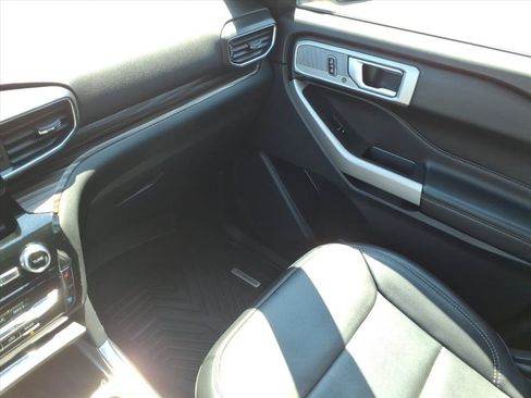 Used 2023 Ford Explorer Limited AWD/4WD image 34