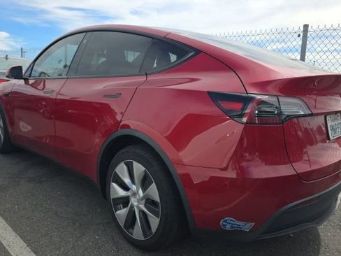Used 2021 Tesla Model Y Long Range image 3