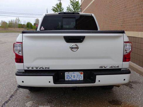 Used 2021 Nissan Titan SV w/ SV Convenience Package AWD/4WD image 9
