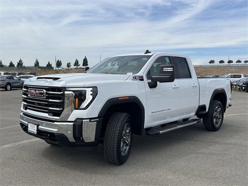 New 2026 GMC Sierra 2500 SLE w/ SLE Value Package; image 7