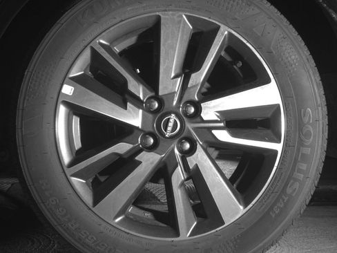 Used 2025 Nissan Versa SV FWD image 14