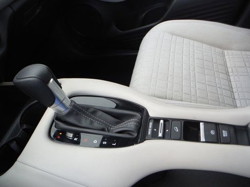 Used 2023 Honda HR-V LX image 16