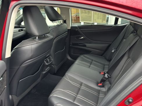 Certified 2022 Lexus ES 350 Ultra Luxury w/ Accessory Package 2 image 9