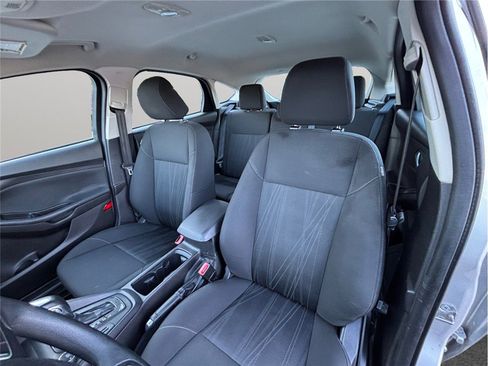 Used 2015 Ford Focus SE FWD image 14