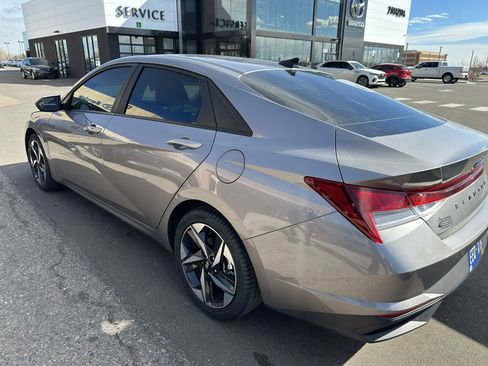 Used 2023 Hyundai Elantra SEL w/ Convenience Package image 2