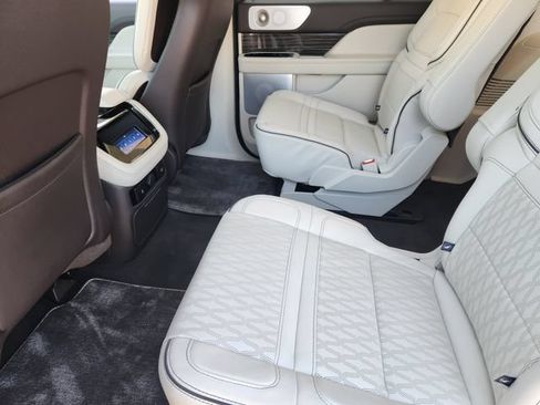 Used 2024 Lincoln Navigator L Black Label AWD/4WD image 31